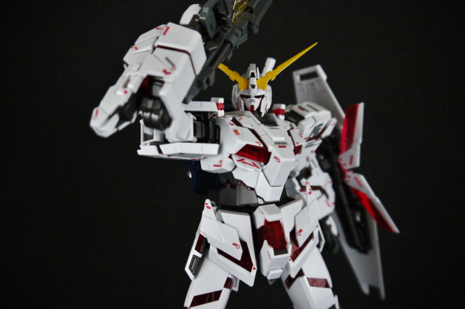 MG 1/100 RX-0 Unicorn Gundam Full Psycho-Frame (OVA Ver.) by Bandai