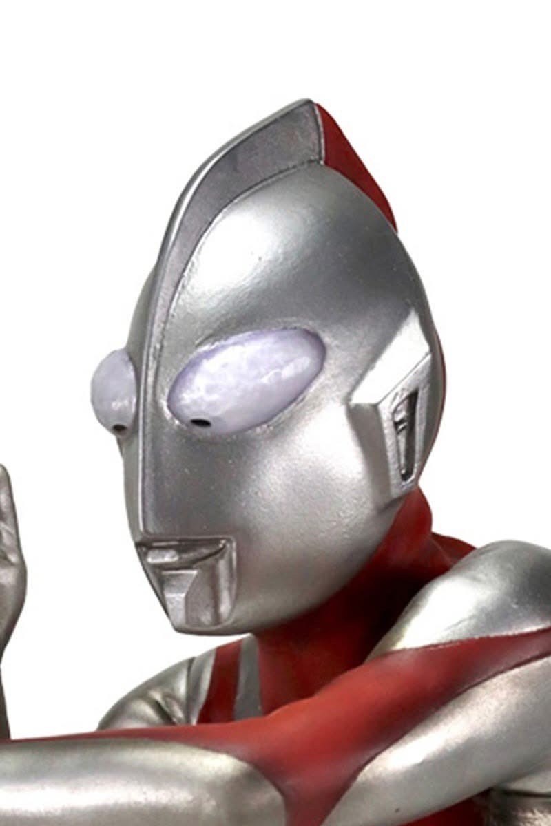 Pre-order : 1/6 Tokusatsu Series Ultraman (B Type) Spacium Ray High Grade Ver. with LED Light-Up Feature by CCP