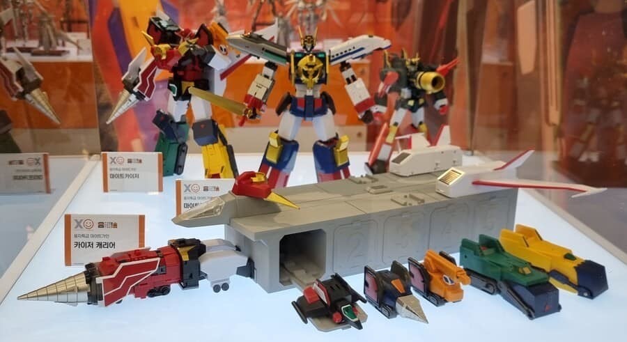 Pre-order : *GSC Online Exclusive* THE GATTAI Kaiser Carrier by Good Smile Company