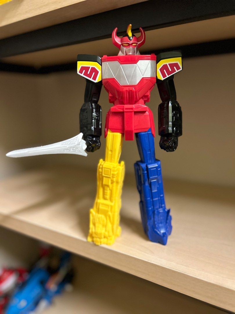 Power Rangers Mighty Morphin Megazord 10" by Hasbro