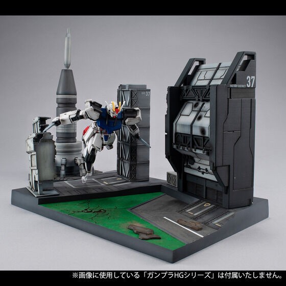 PRE-ORDER : Realistic Model Series Mobile Suit Gundam Seed (For 1/144 HG series) G Structure [GS06] Heliopolis Battle Stage