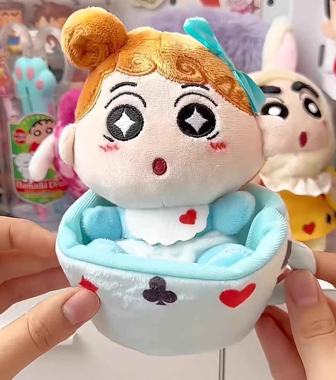 ตุ๊กตาพวงกุญแจ Crayon Shinchan x Alice in Wonderland Series Plush Keychain by LDCX