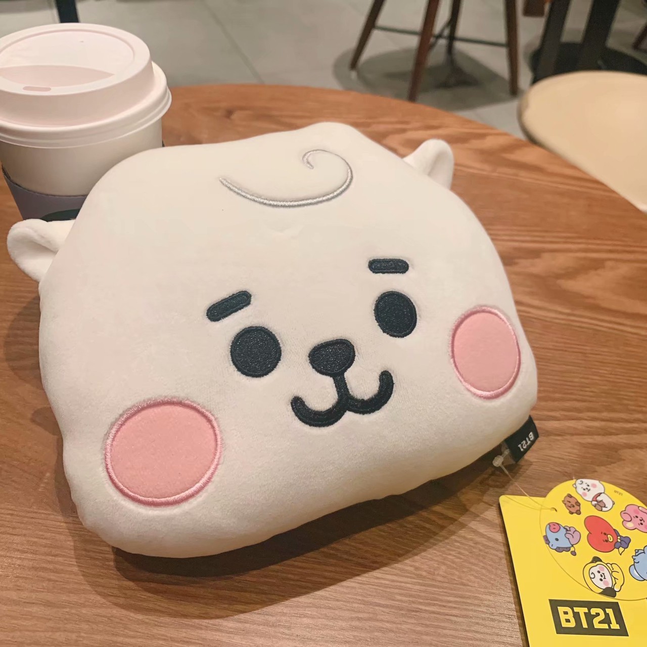 หมอนรองคอ BT21 ติดเบาะรถ/เก้าอี้