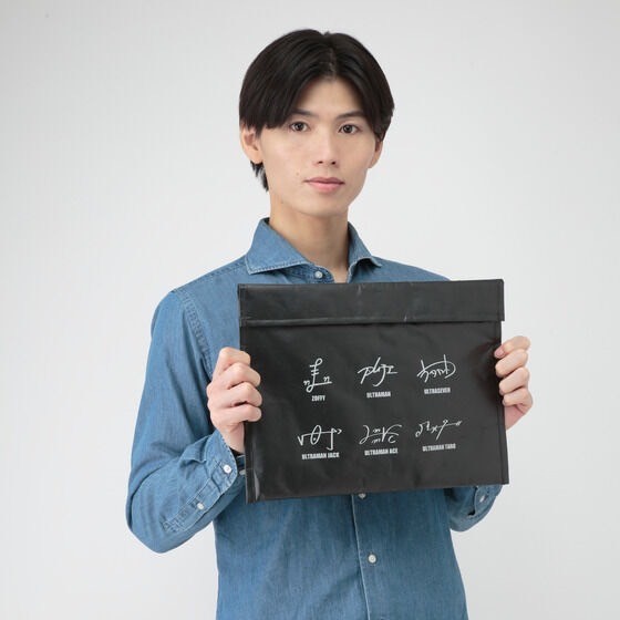 PRE-ORDER : Ultraman Series Multi Case