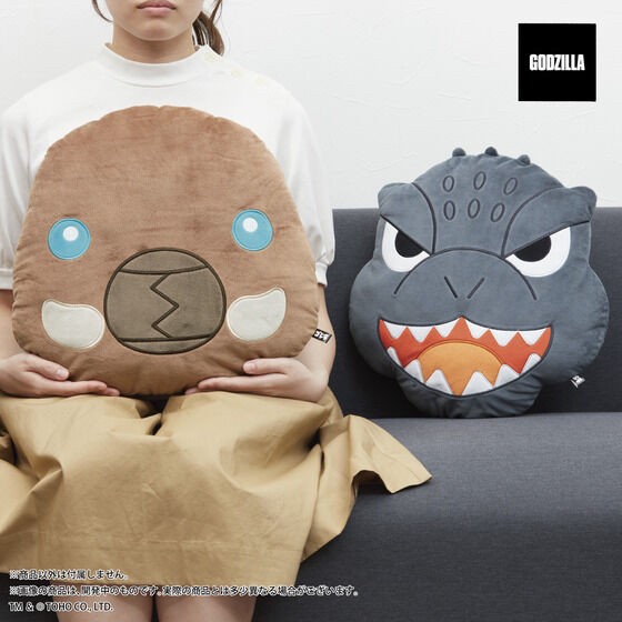 PRE-ORDER : Godzilla Cushion (2 types)