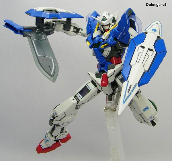 MG 1/100 GN-001 Gundam Exia by Bandai