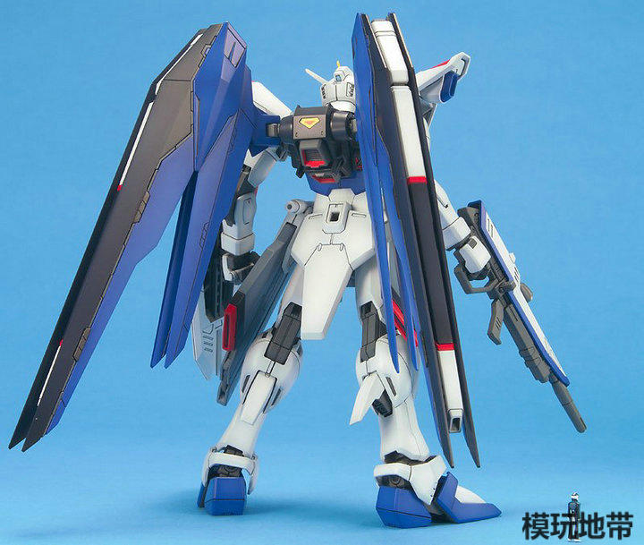 MG 1/100 ZGMF-X10A Freedom Gundam by Bandai