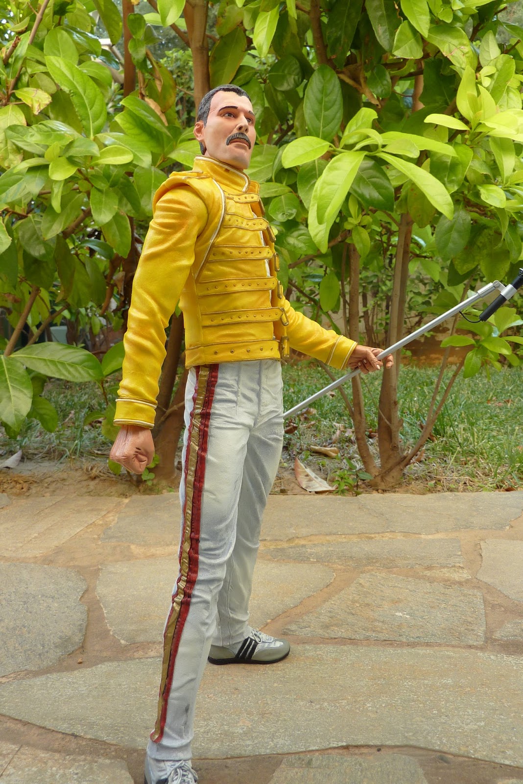 Queen - Freddie Mercury 18”inch Motion Activated Sound Figure by Neca