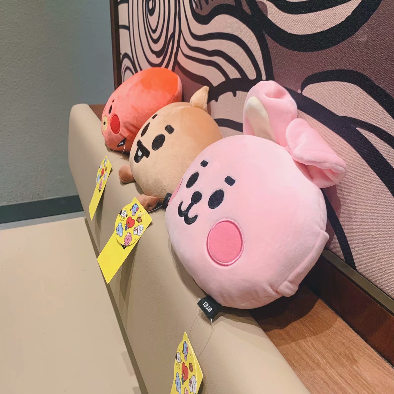 หมอนรองคอ BT21 ติดเบาะรถ/เก้าอี้