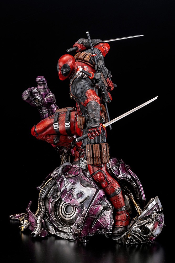 Pre-order : DEADPOOL FINE ART STATUE SIGNATURE SERIES -Featuring the Kucharek Brothers-