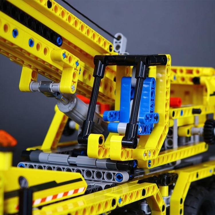Lepin 20040 Mobile Crane 1392pcs