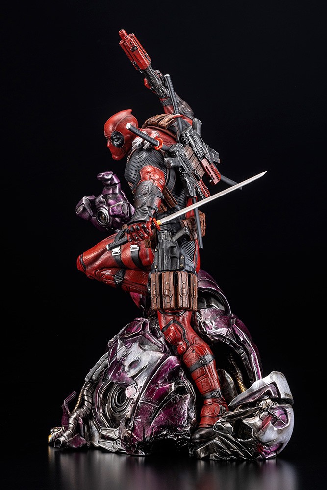 Pre-order : DEADPOOL FINE ART STATUE SIGNATURE SERIES -Featuring the Kucharek Brothers-
