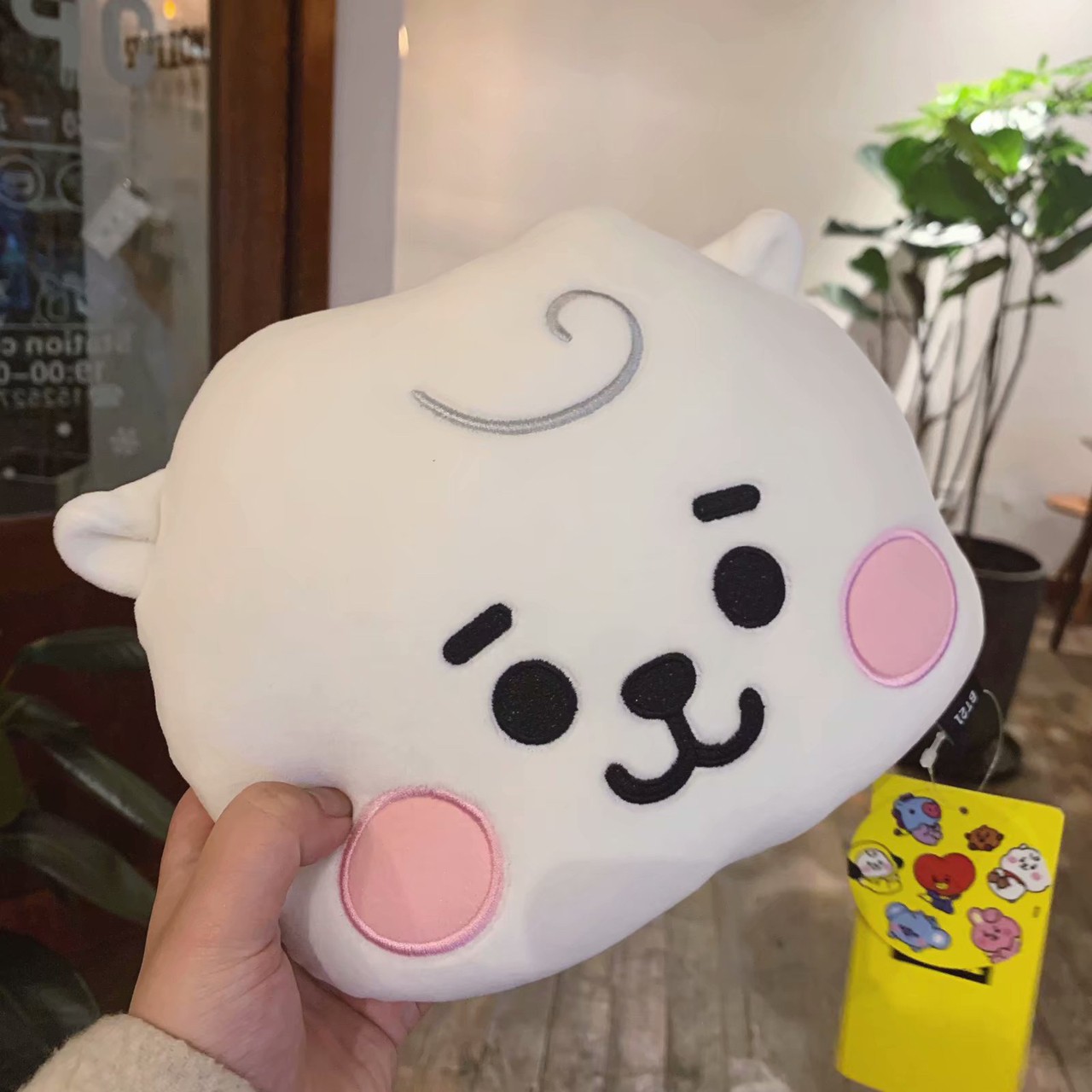 หมอนรองคอ BT21 ติดเบาะรถ/เก้าอี้