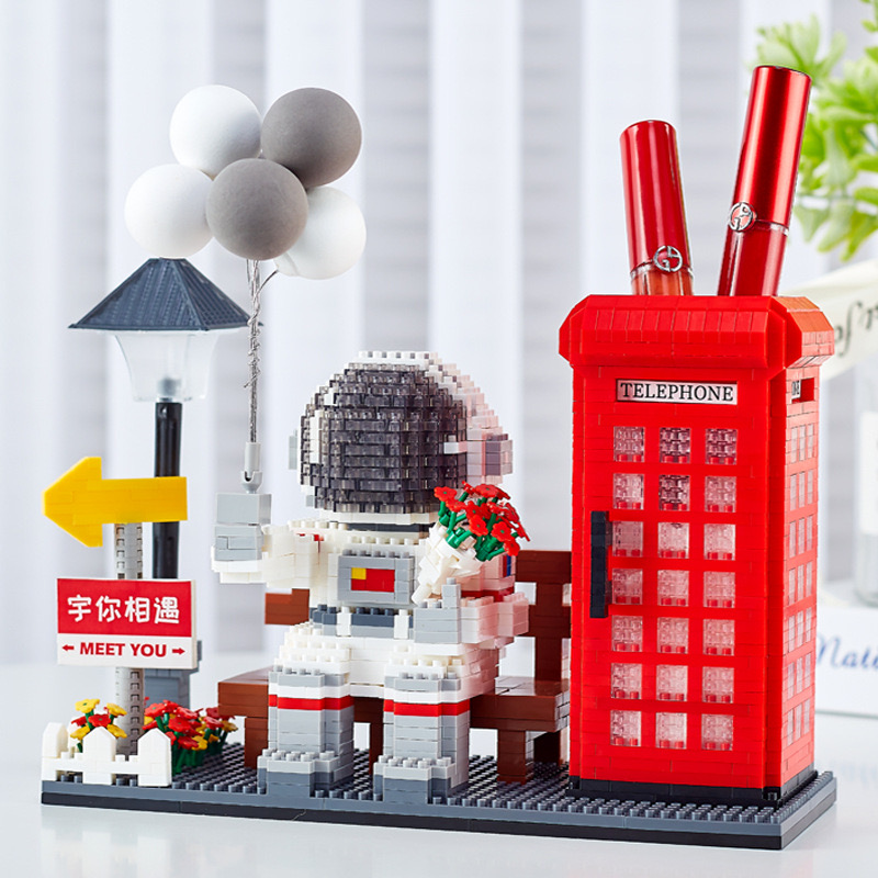 Yapin 6911 Astronaut Meet You 2188pcs