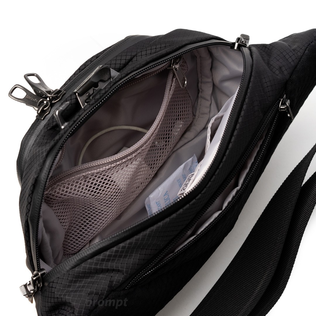 กระเป๋าป้องกันการโจรกรรม Pacsafe Venturesafe X waistpack
