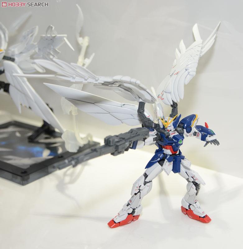 RG 1/144 Wing Gundam Zero EW by Bandai