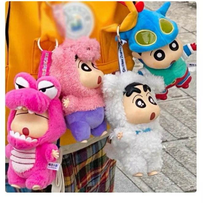 ตุ๊กตาพวงกุญแจ Crayon Shinchan Play Party Series Vinyl Plush Keychain by Top Toy