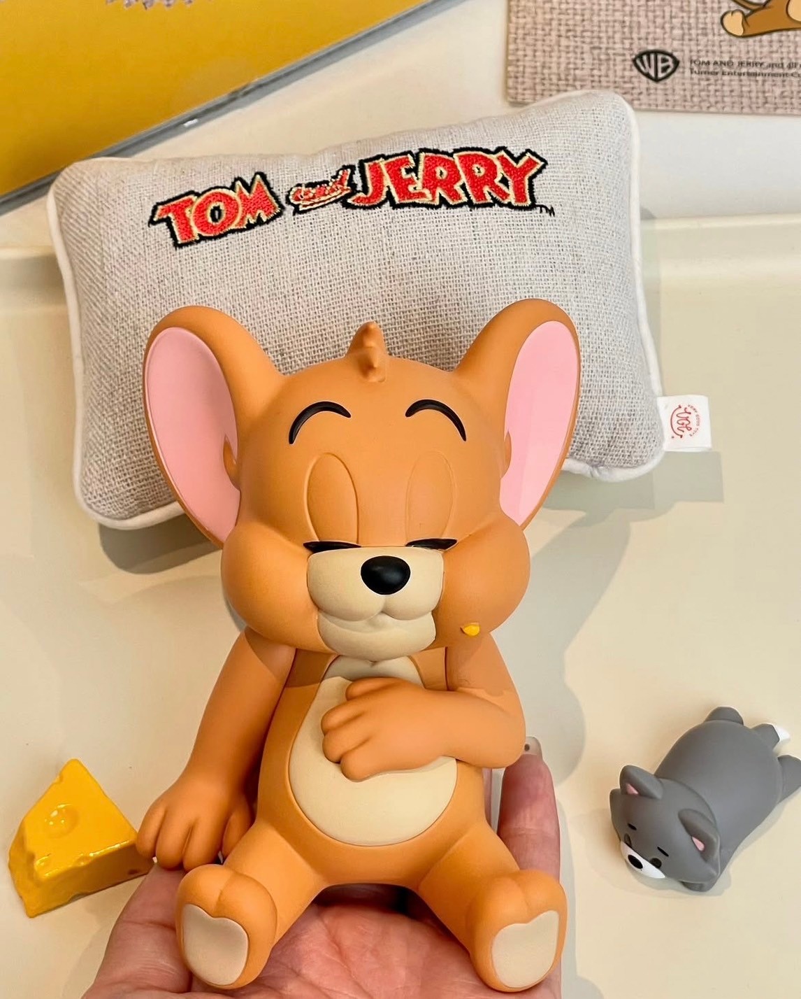 Pre-order : Tom and Jerry Sleepy Jerry with Little Tom by VGT (Very Good Toys)