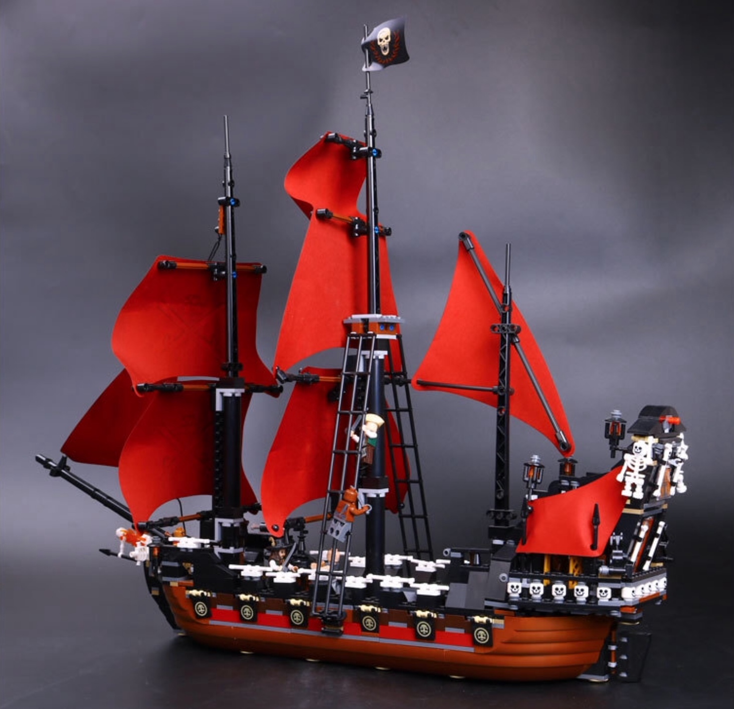 Lepin 16009 Pirates of the Caribbean Queen Anne’s Revenge 1151pcs