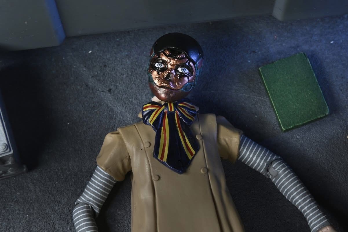 Pre-order : M3GAN 7" Ultimate Action Figure by NECA