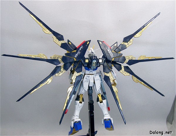 MG 1/100 ZGMF-X20A Strike Freedom Gundam Full Burst Mode by Bandai