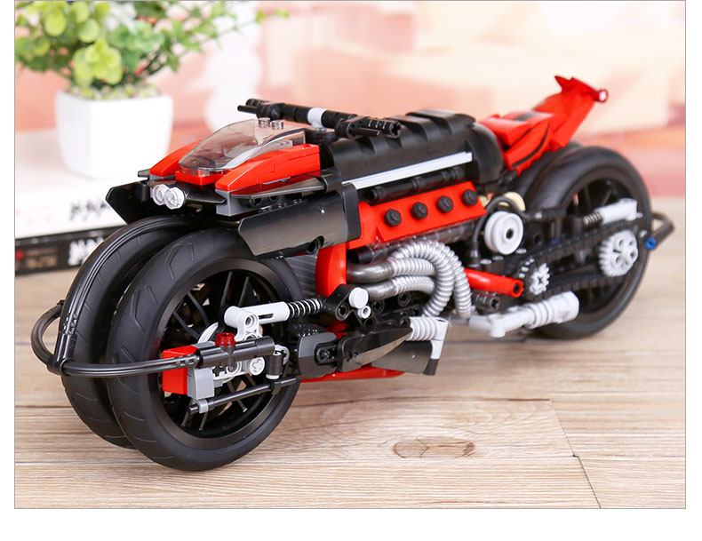 Xingbao XB-03021 Dream-Car Sci-Fi Motorcycle LM847 Lazareth 680pcs