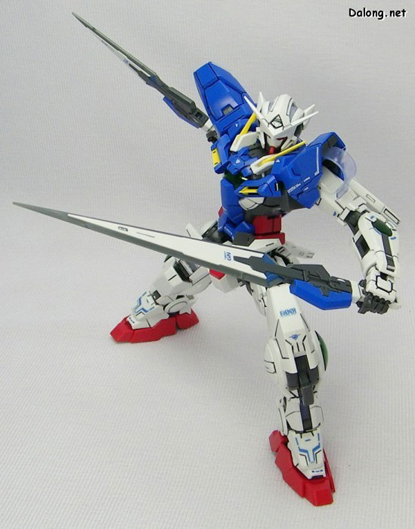 MG 1/100 GN-001 Gundam Exia by Bandai