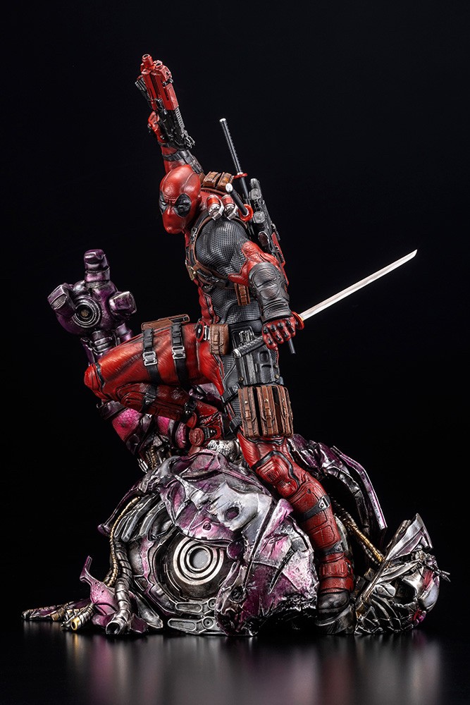 Pre-order : DEADPOOL FINE ART STATUE SIGNATURE SERIES -Featuring the Kucharek Brothers-