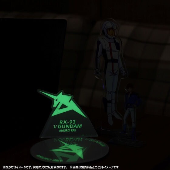 PRE -ORDER : Mobile Suit Gundam Glowing Acrylic Plate