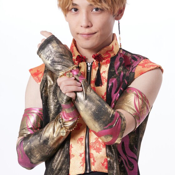 PRE-ORDER : Avataro Sentai Donbrothers h.NAOTO Jiro Momoya Gold Arm Cover Set