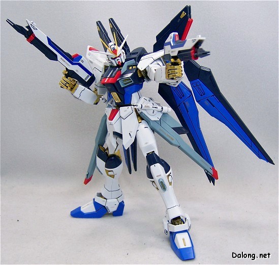MG 1/100 ZGMF-X20A Strike Freedom Gundam Full Burst Mode by Bandai