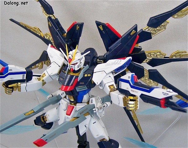 MG 1/100 ZGMF-X20A Strike Freedom Gundam Full Burst Mode by Bandai