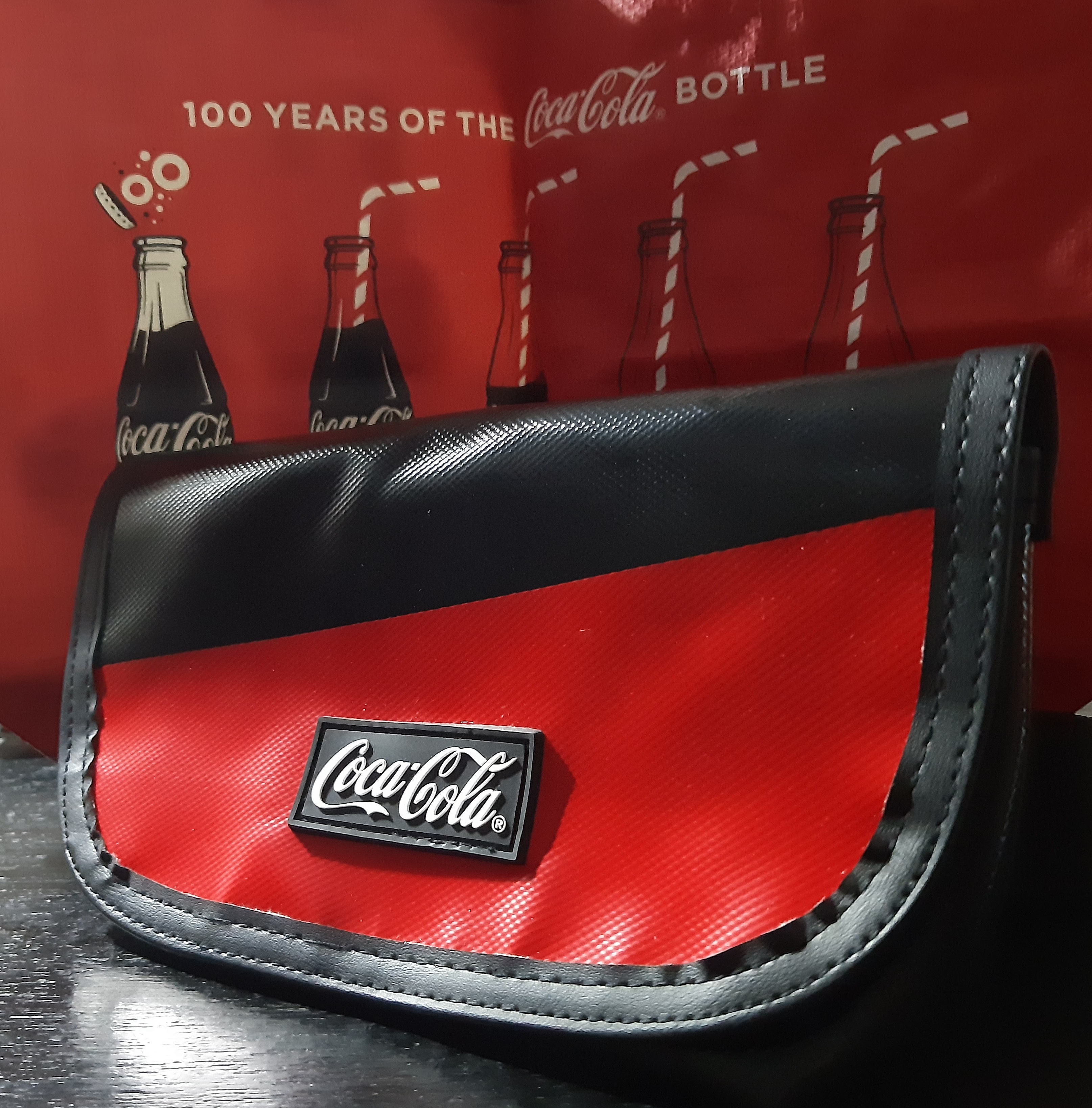 กระเป๋าโค้ก ผ้าใบคาดอก Limited Edition