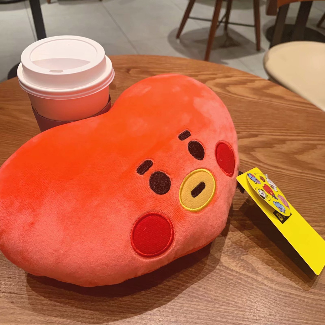 หมอนรองคอ BT21 ติดเบาะรถ/เก้าอี้