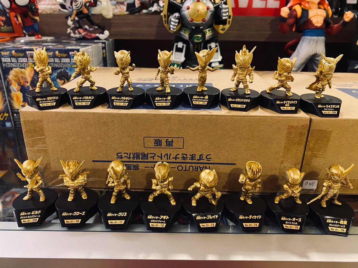 ฟิกเกอร์ Kamen Rider Gold Figure vol. 01 by Bandai (Set of 16)