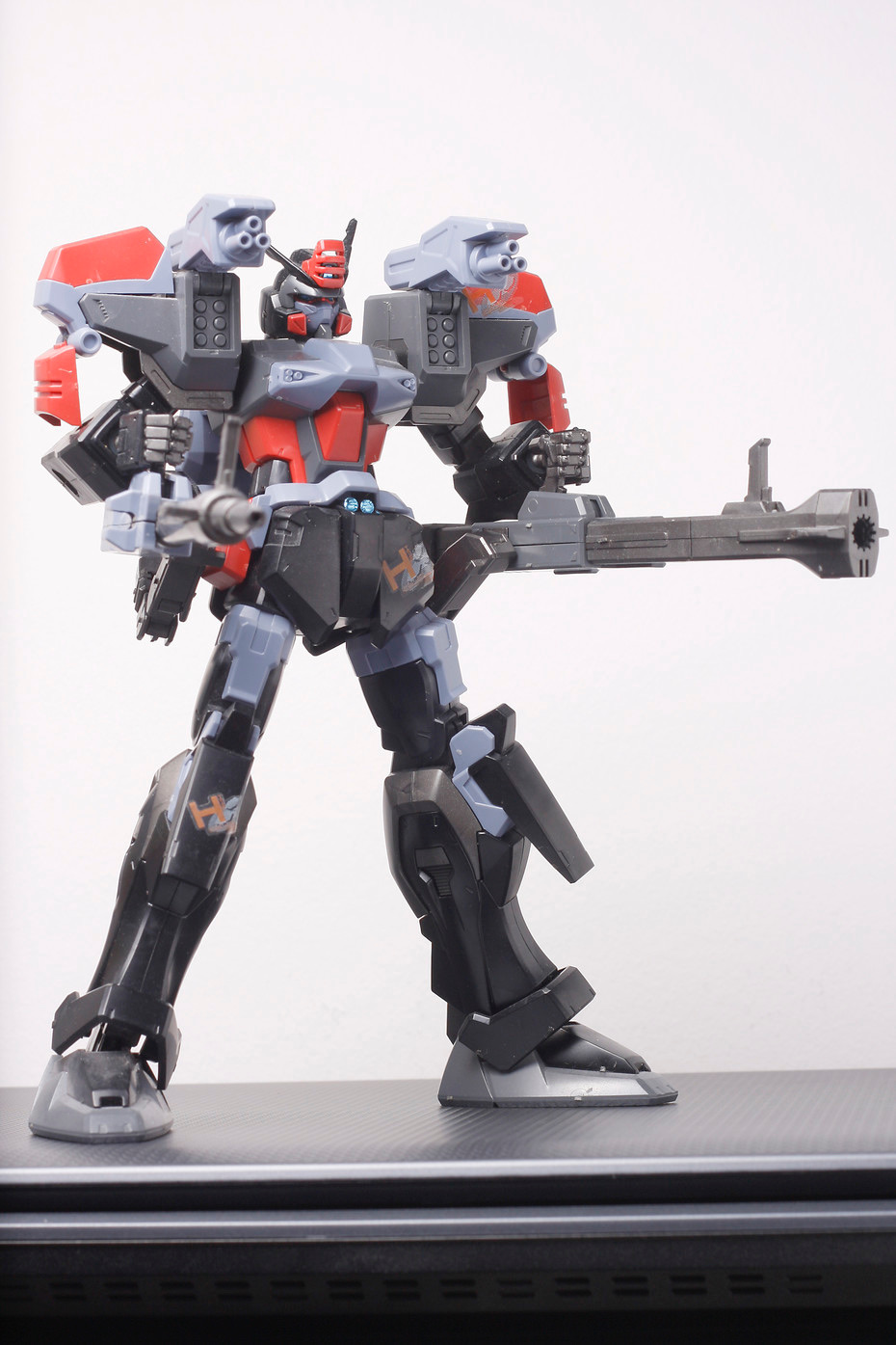 1/100 LH-GAT-X103 Hail Buster Gundam by Bandai