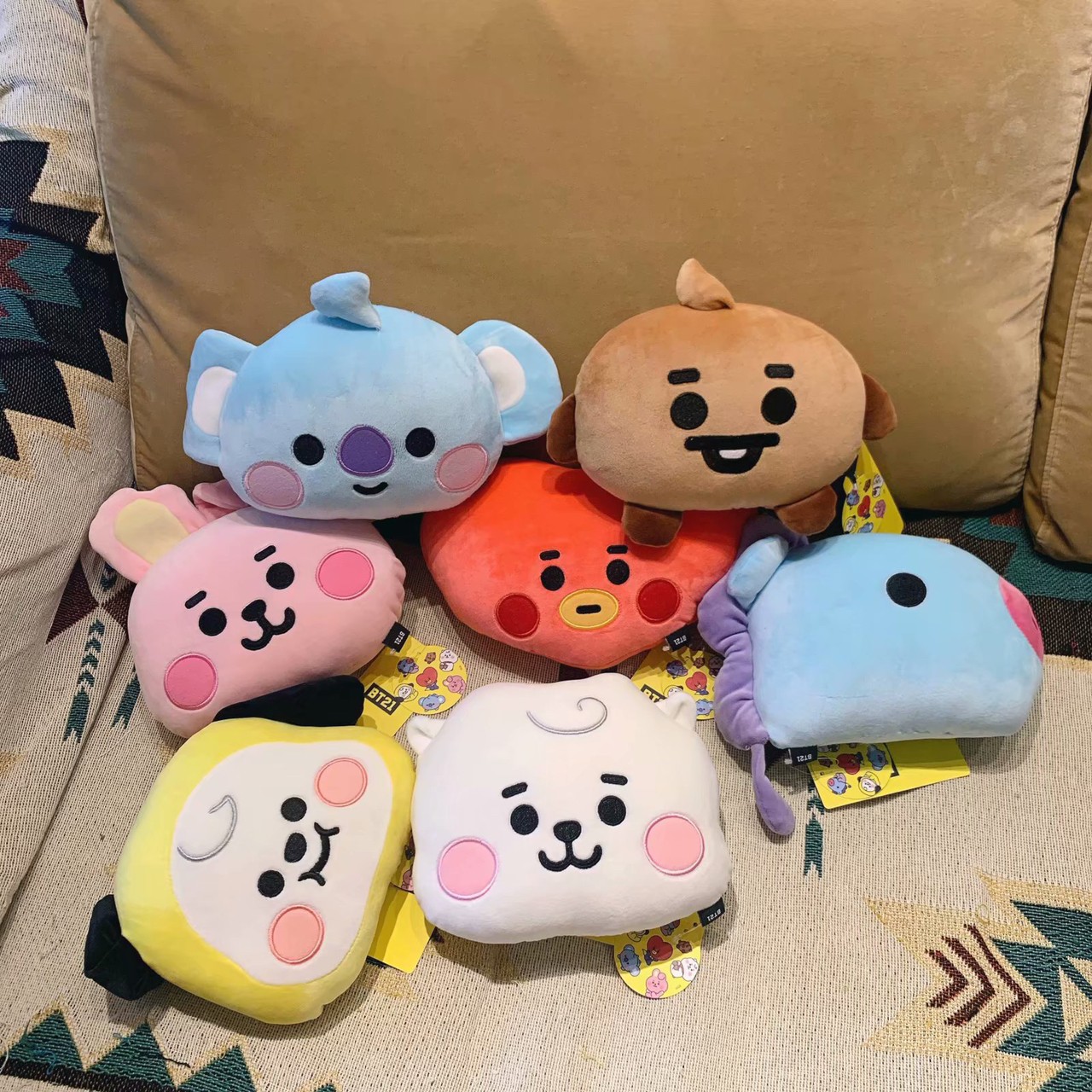 หมอนรองคอ BT21 ติดเบาะรถ/เก้าอี้