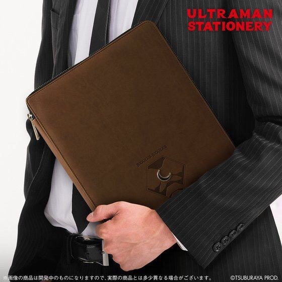 PRE-ORDER : Ultraman Multi Case Size L
