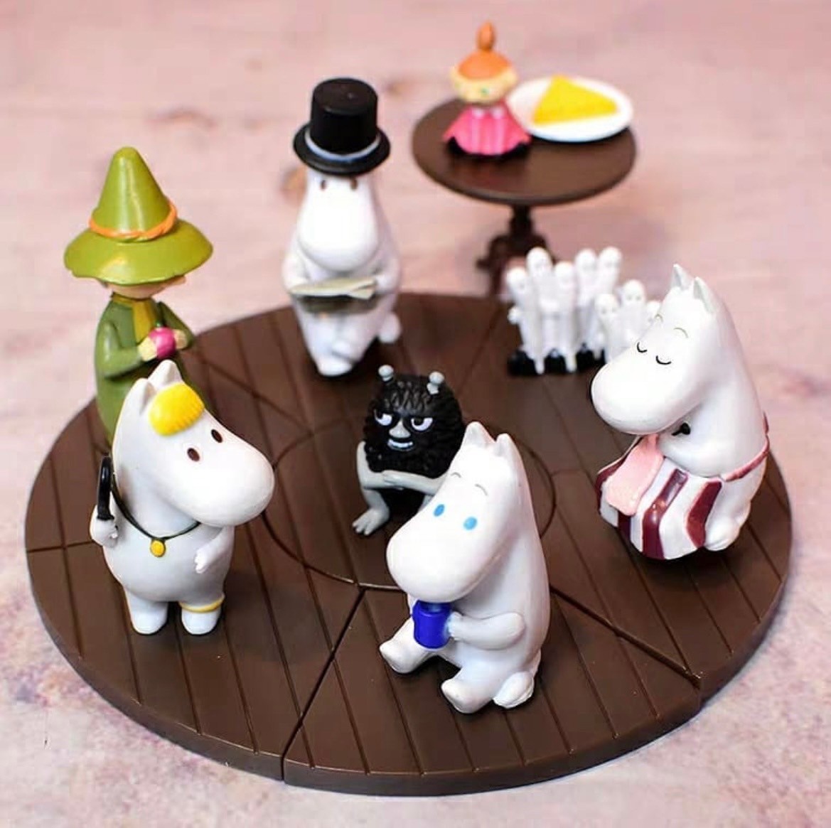 Moomin Valley - Round Table by Taito (Set of 8)