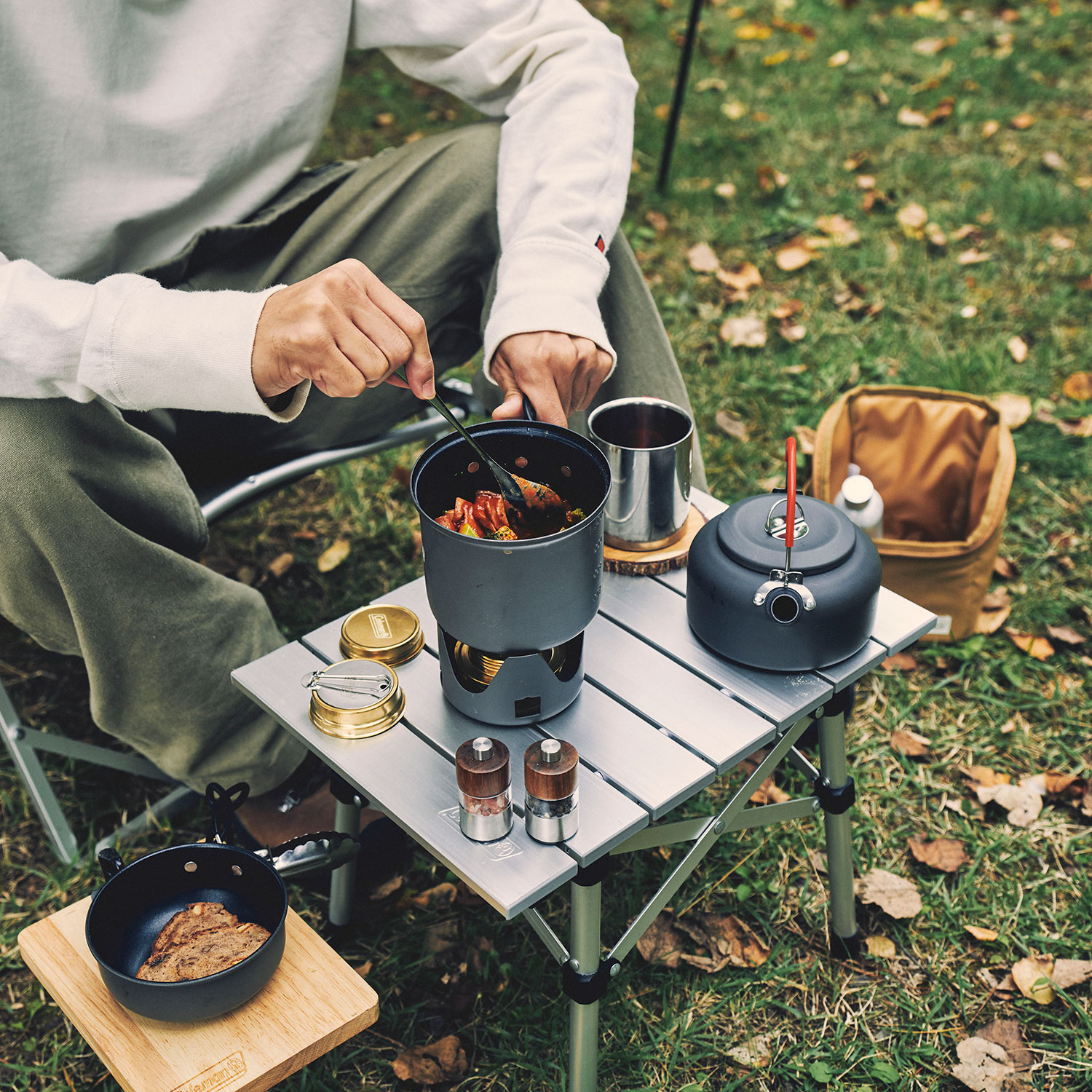 ชุดเตาแอลกอฮอล์และหม้อ Coleman Compact Alcohol Burner & Cooker Set