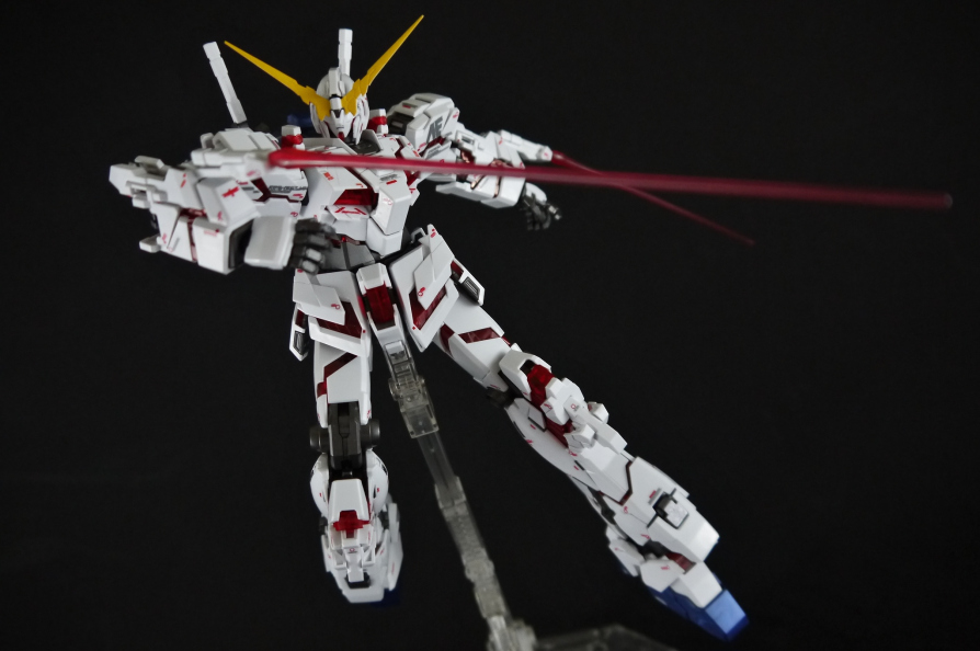 MG 1/100 RX-0 Unicorn Gundam Full Psycho-Frame (OVA Ver.) by Bandai