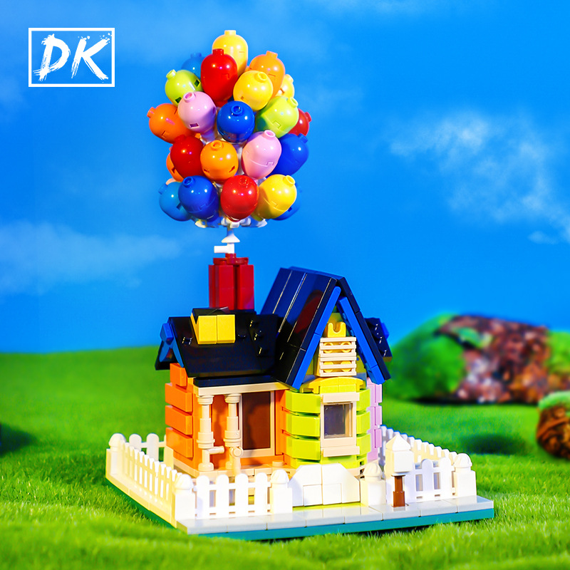 DK 7025 Up Balloon House 555pcs