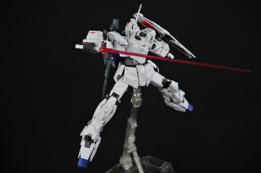 MG 1/100 RX-0 Unicorn Gundam Full Psycho-Frame (OVA Ver.) by Bandai