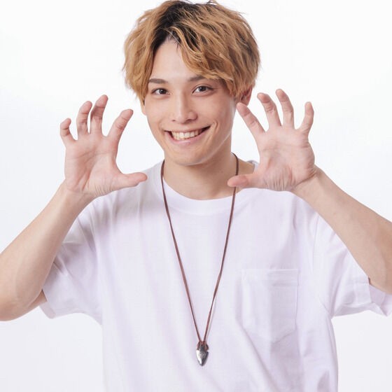 PRE-ORDER : Kamen Rider Wizard Kamen Rider Beast Kosuke Nitoh Necklace