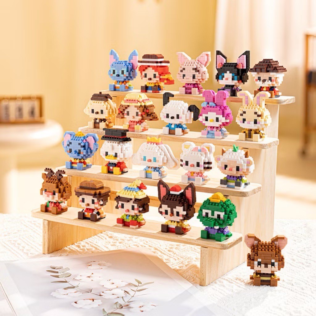 M 53-82 Hit Sanrio & Disney Funny Park