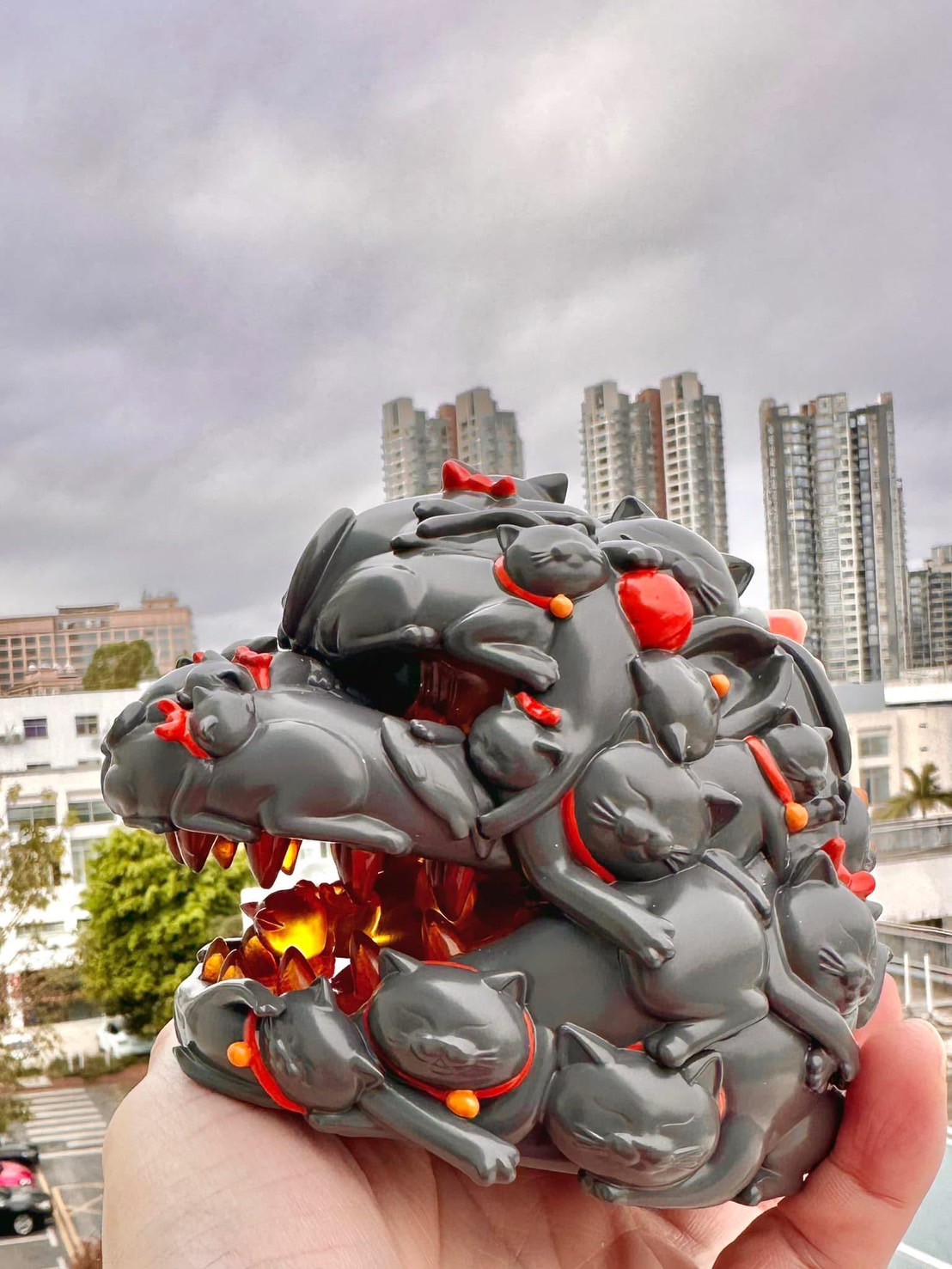 โมเดลก็อตซิล่าแมวกวักมีไฟ Godzilla - Godzilla Red Flame Hundred Cats Mini Bust Fortune Black / White by OFFART x Horiren (มีกล่องน้ำตาล)