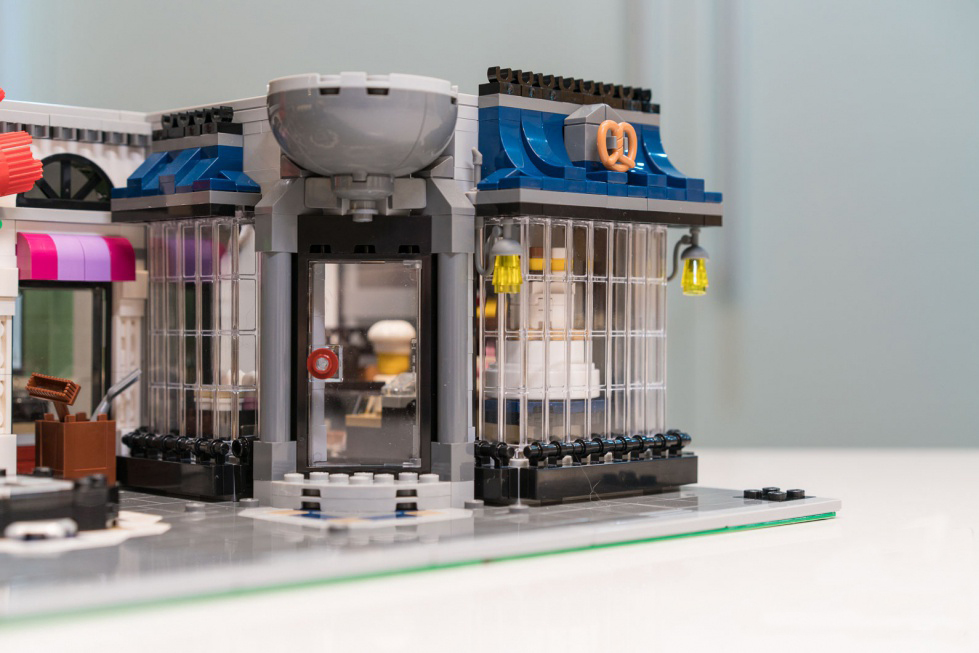 Lepin 15019 Assembly Square