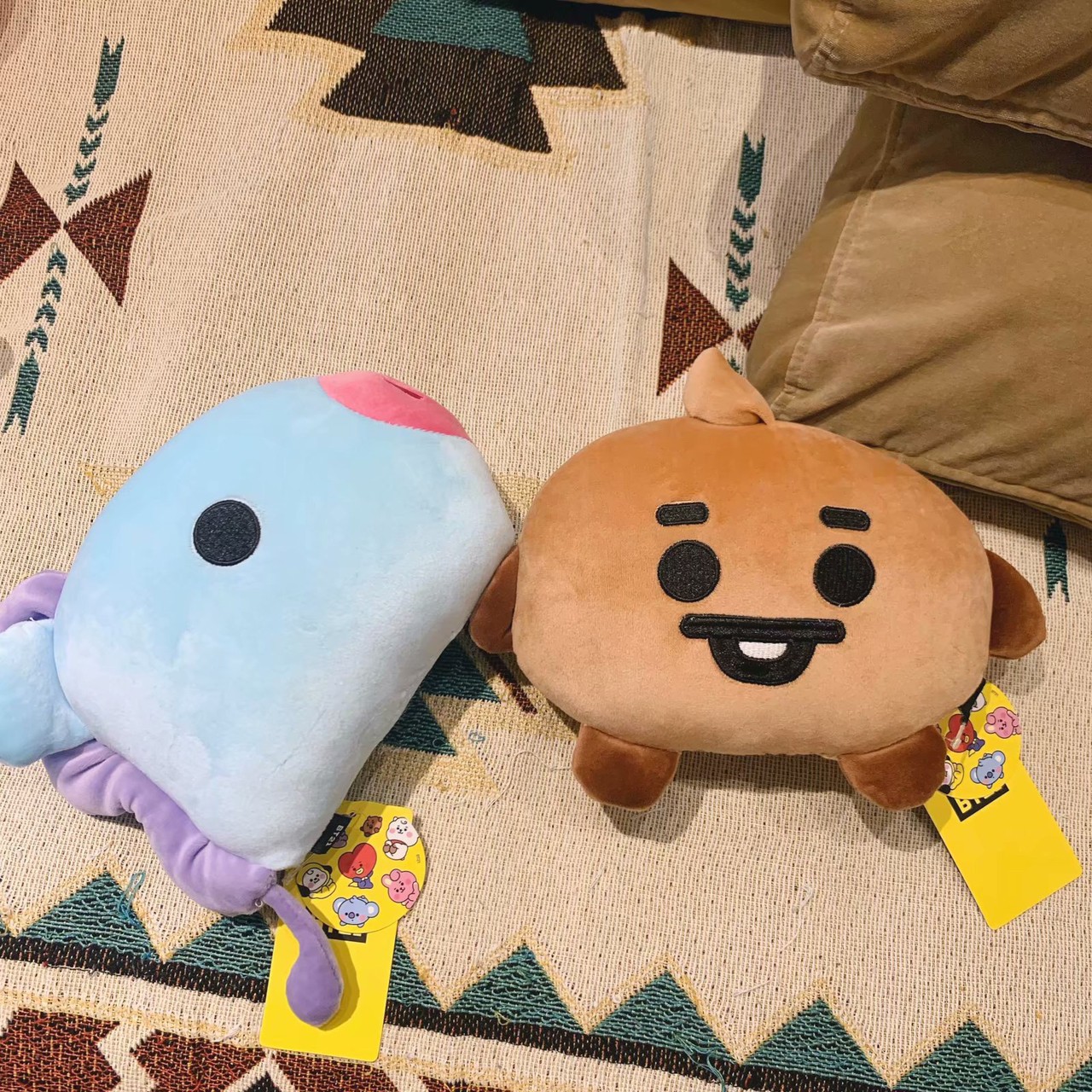 หมอนรองคอ BT21 ติดเบาะรถ/เก้าอี้