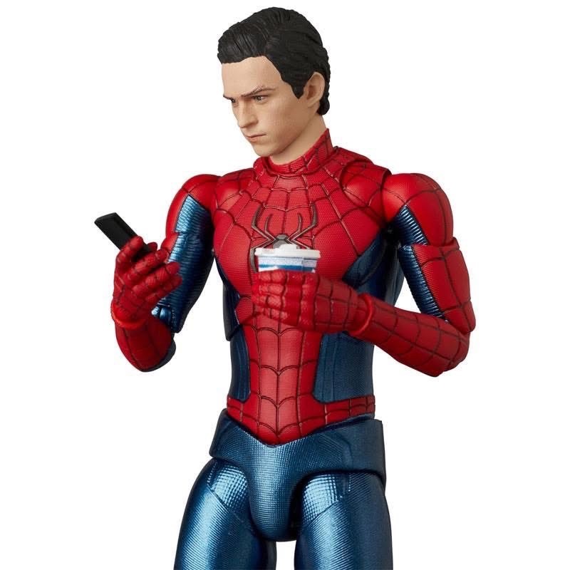 Pre-order : MAFEX Spider-Man New Red & Blue Suit by Medicom Toy