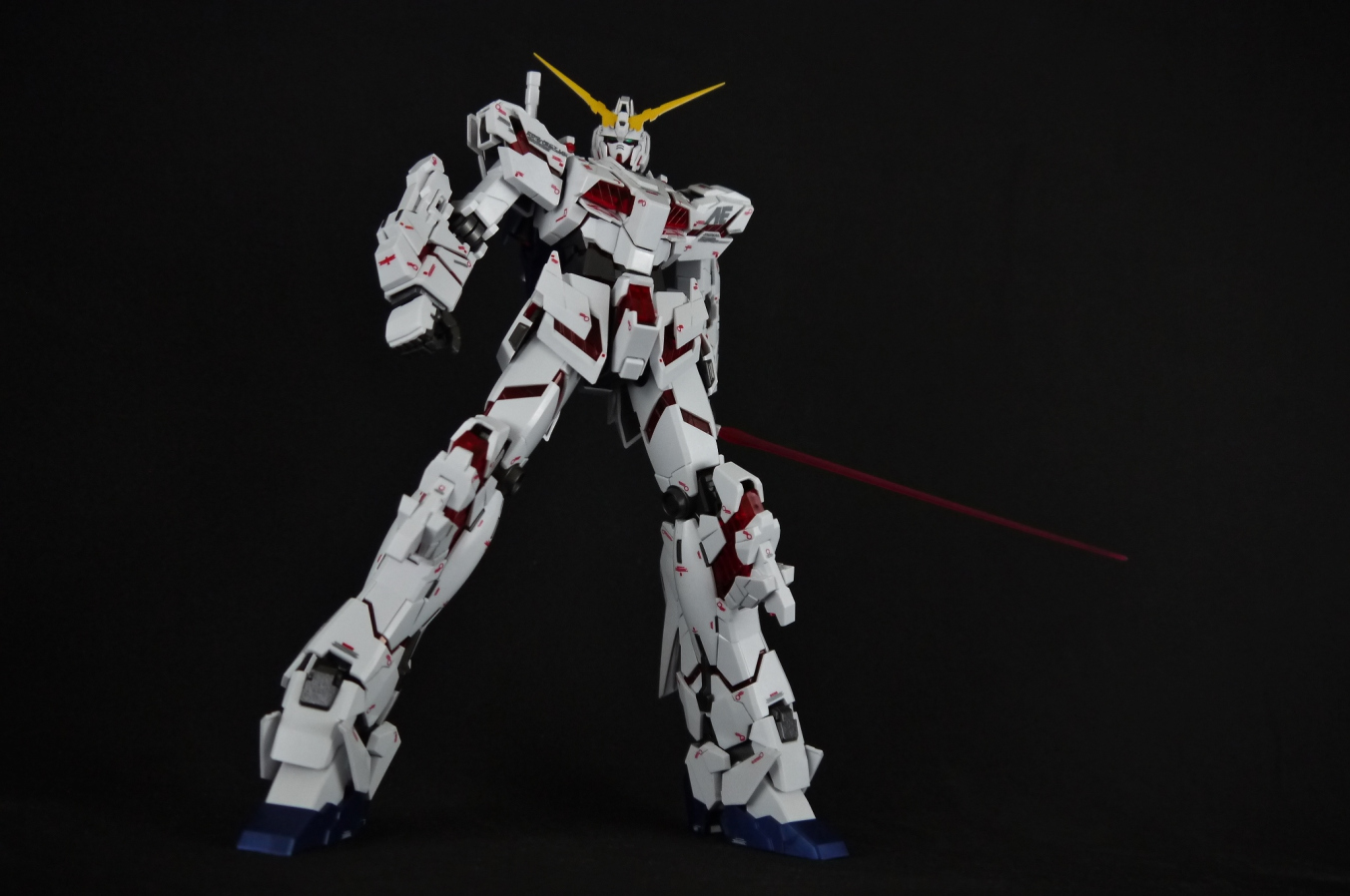 MG 1/100 RX-0 Unicorn Gundam Full Psycho-Frame (OVA Ver.) by Bandai